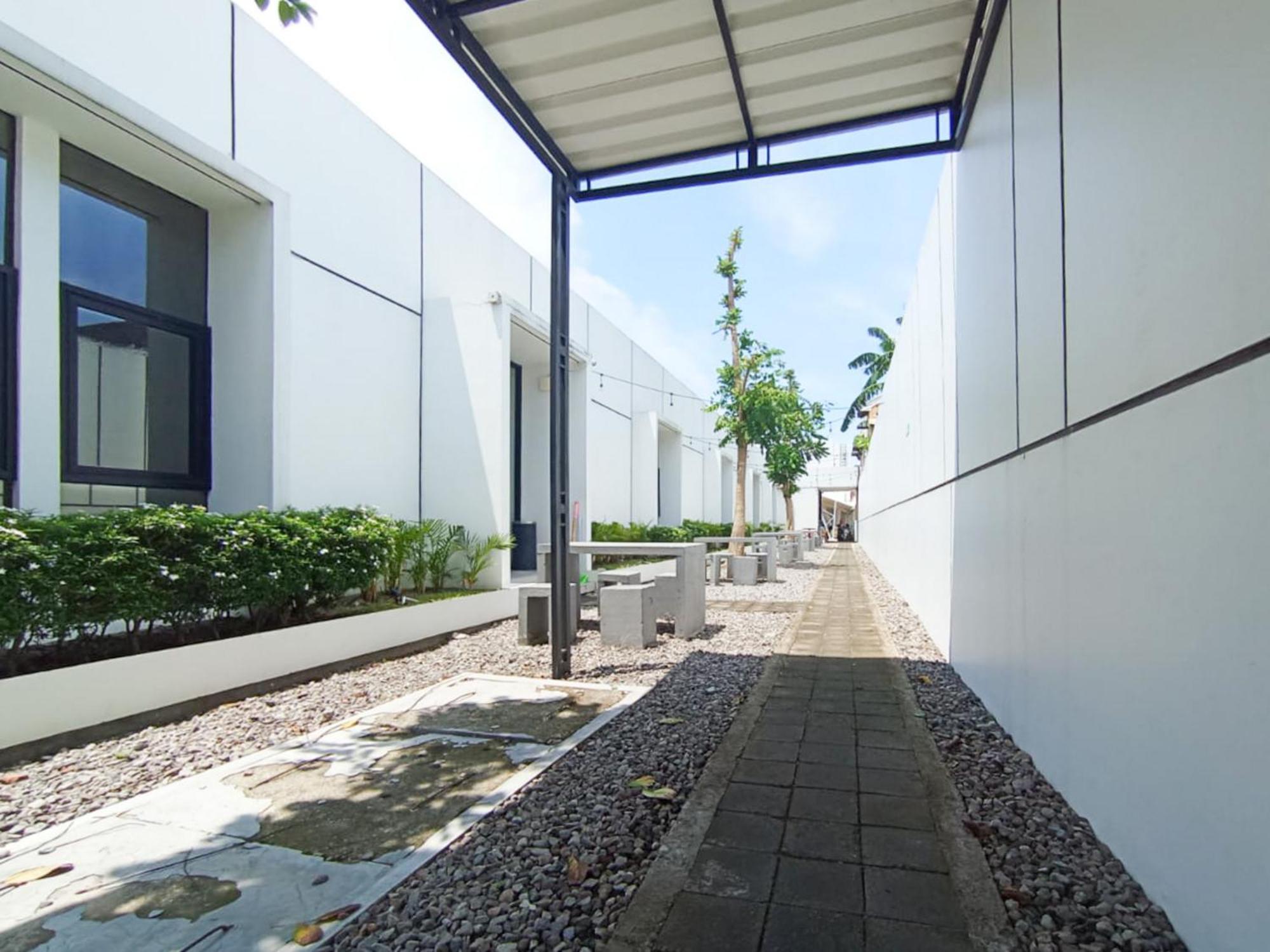 Hotel Ofo Kost Premium Kampung Inggris Pare Syariah Mitra Reddoorz Exterior foto